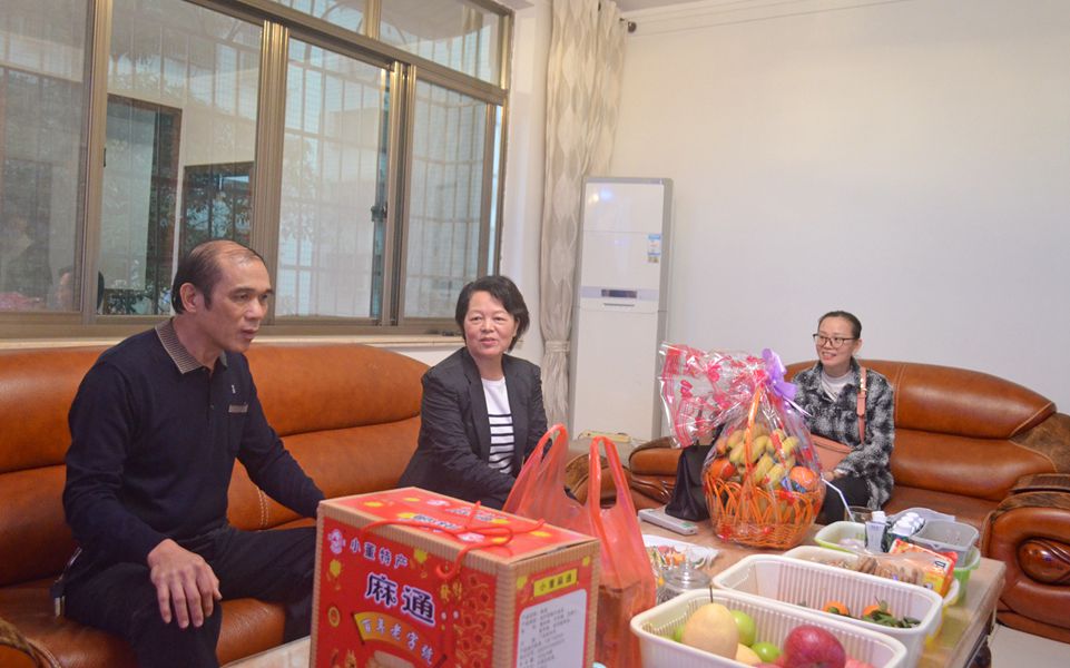 慰问老社员_副本.jpg