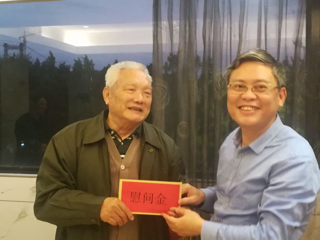 2020年1月5日，九三学社贺州市委主委黄文炎慰问老社员宋波_副本.jpg