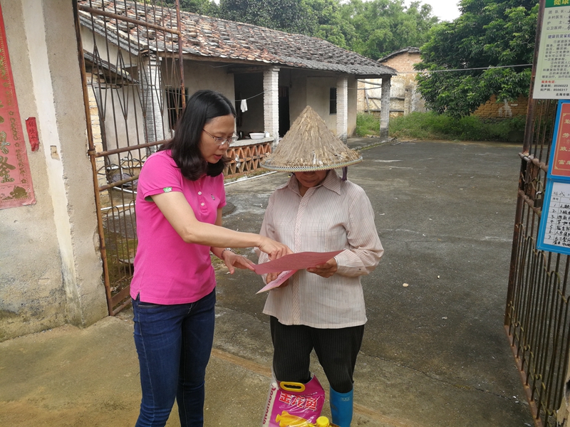 10.以政策宣传推动精准脱贫（作者：九三学社北海市委科员栗荣臻摄于扶贫村13768198378）.jpg