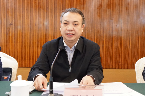 邓国忠1.jpg