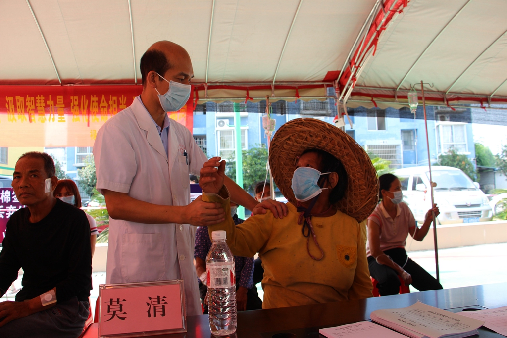 20210730九三学社广西区委“名中医行动”大型义诊走进武宣禄新3.jpg