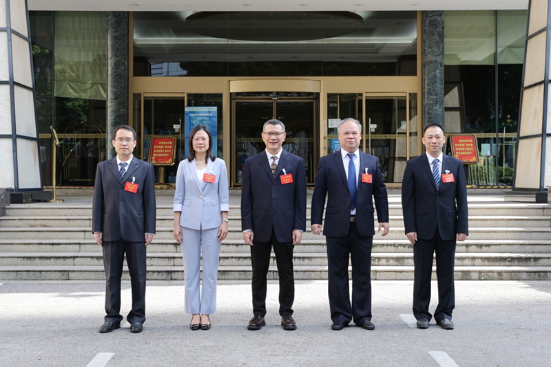 新一届班子成员合影.jpg