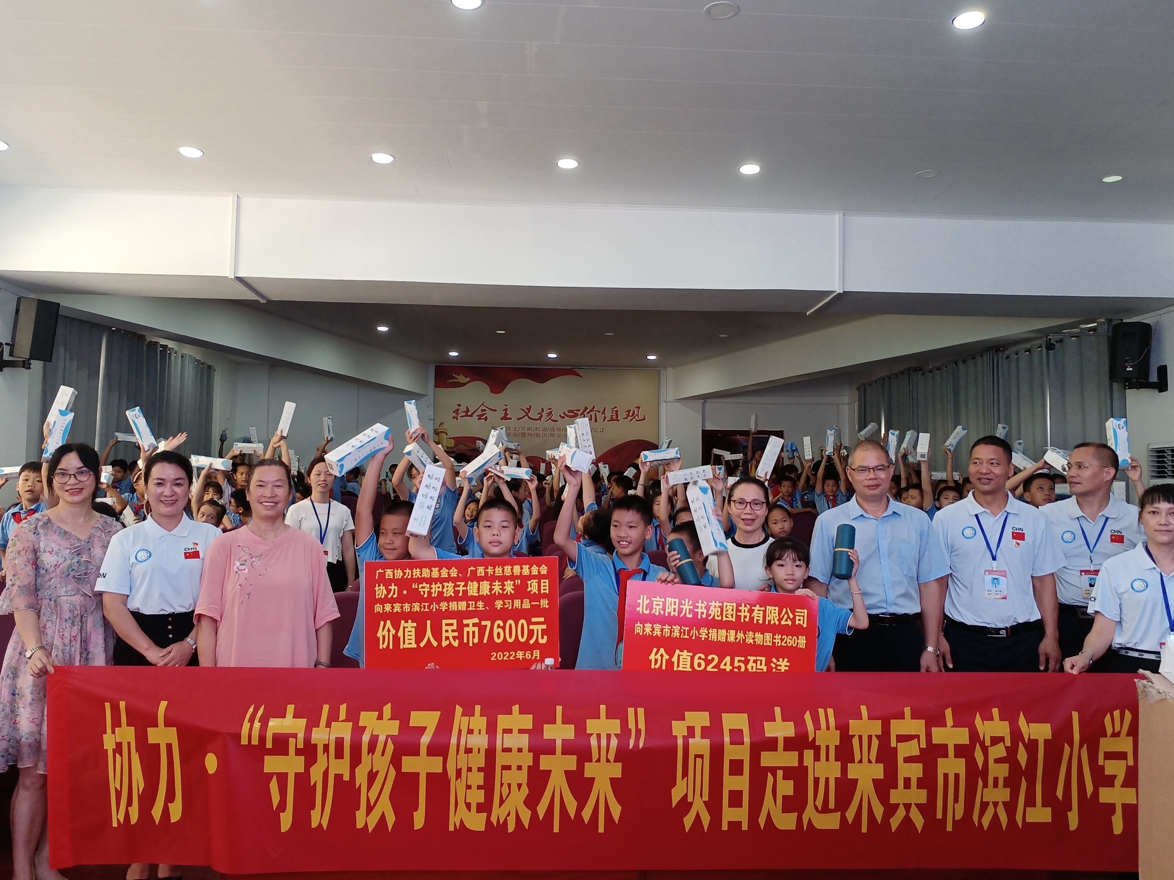 杨丽英1.jpg