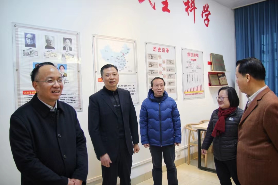 黄振饶走访九三学社梧州市委机关
