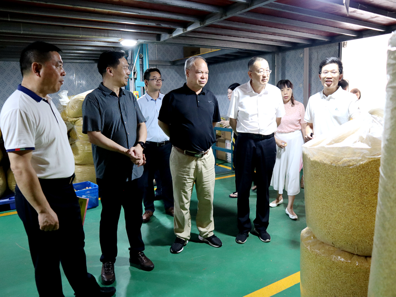 调研组走访桂林市金粟食品有限公司
