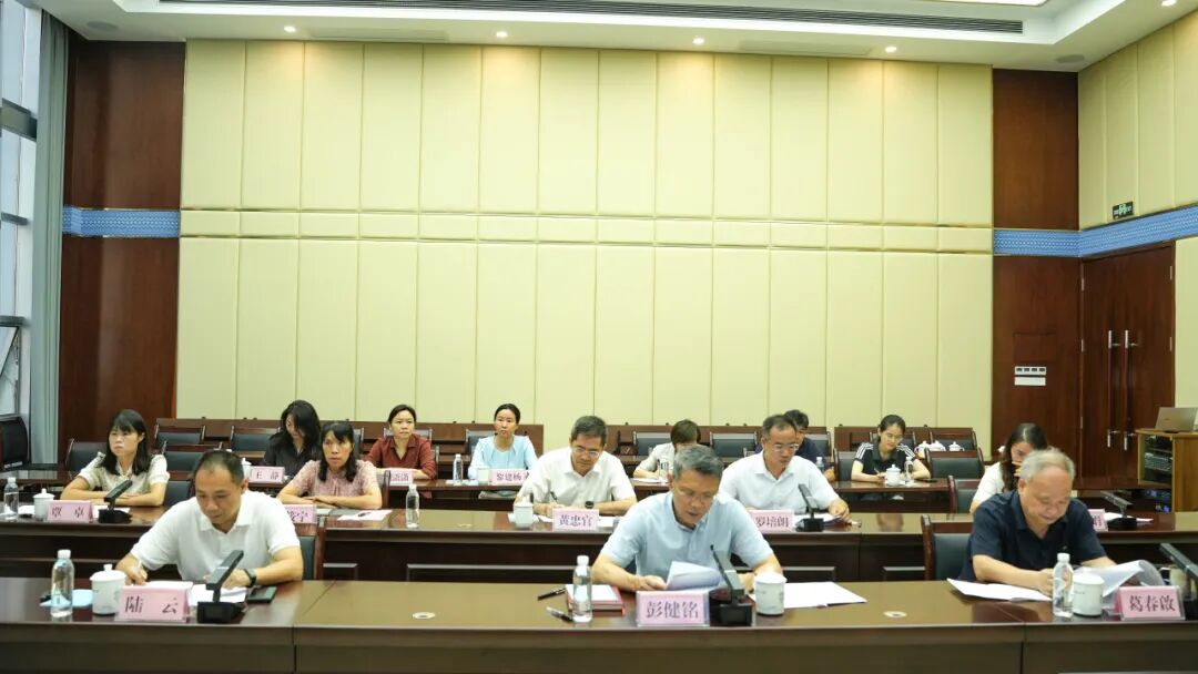八届常委会
